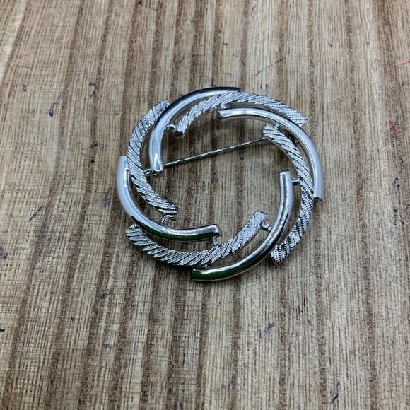 Sarah Coventry Silver Tone Swirl Circle Pin Brooch - Picture 1 of 5